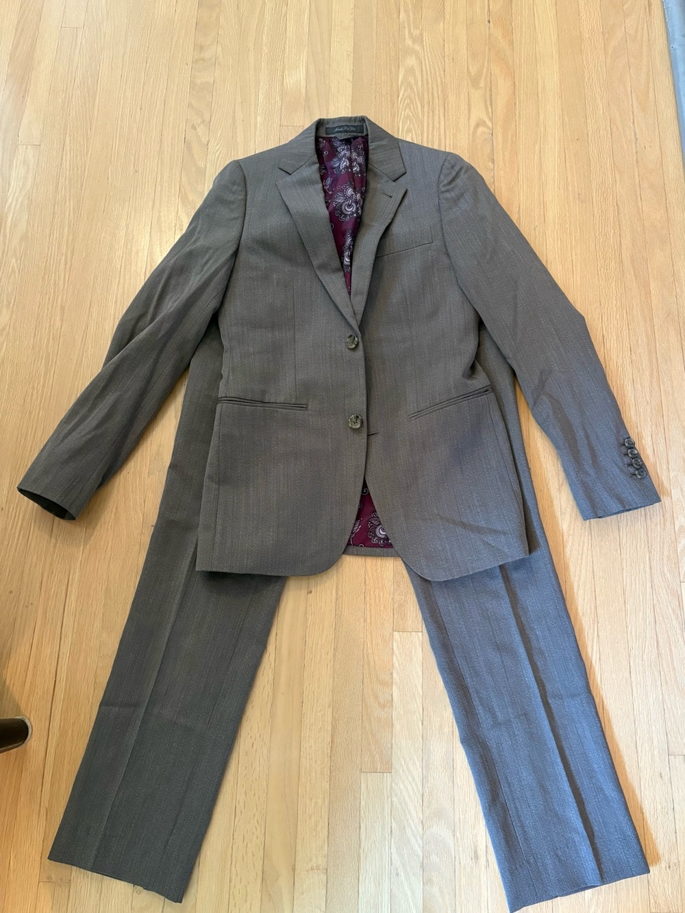 Women’s Tailored Grey Two-Piece Suit with Paisley Lining fits extra small/small